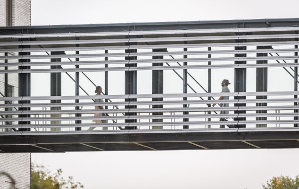 Goede zorg doen we samen - bruggen bouwen