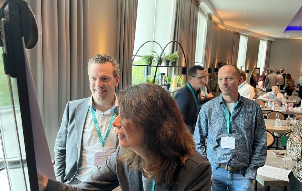 Beeld van bijeenkomst besturing en bekostiging op 9 oktober 2025 