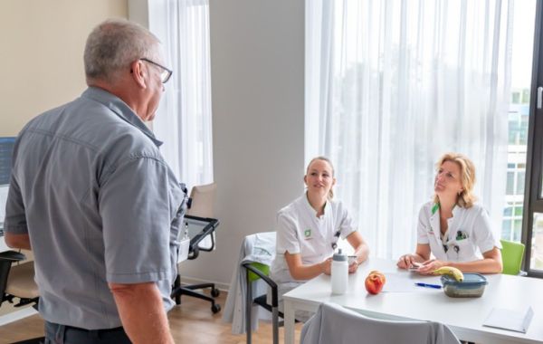Verpleegkunidgen tijdens lunch