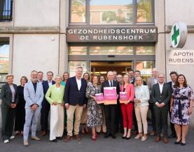 Groep met ondertekenaars van het Aanvullend Zorg- en Welzijnsakkoord